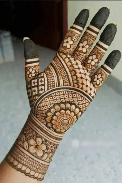 arabic stylish circle front hand mehndi design