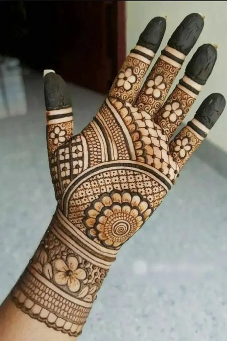 Arabic Stylish Front Hand Mehndi Design with Gol Tikki and Moon