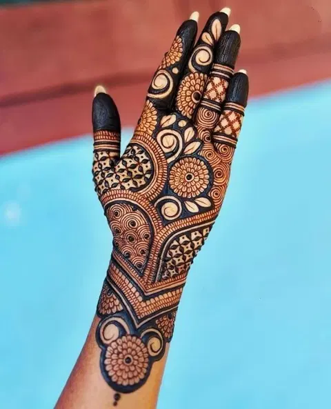 bridal stylish front hand mehndi design