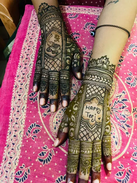 royal figure front hand mehndi design