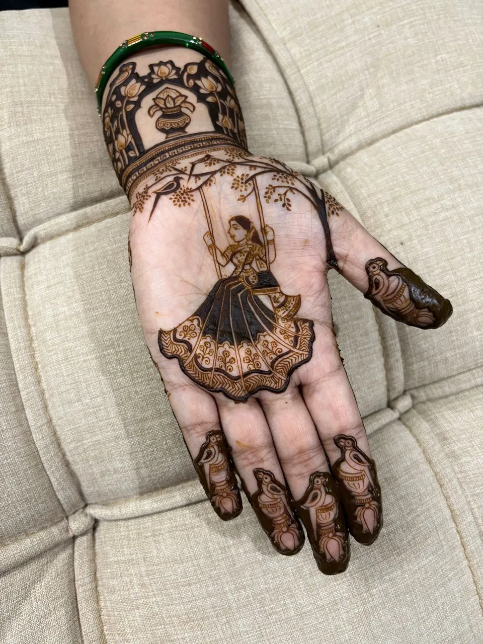 Stylish Mehndi Design with Jaal