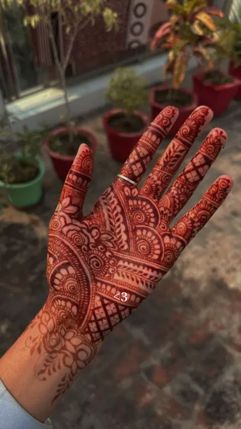 circle full hand mehndi design