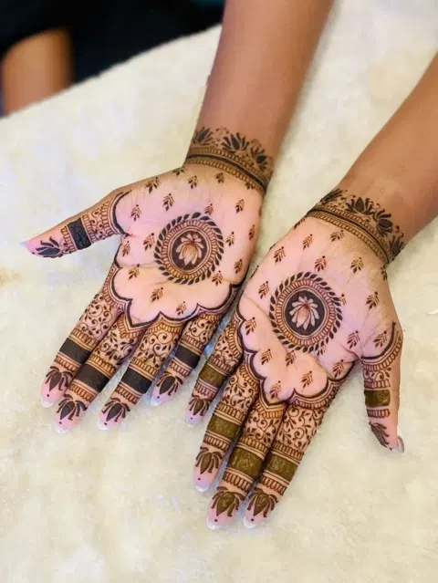 dubai simple circle front hand mehndi design