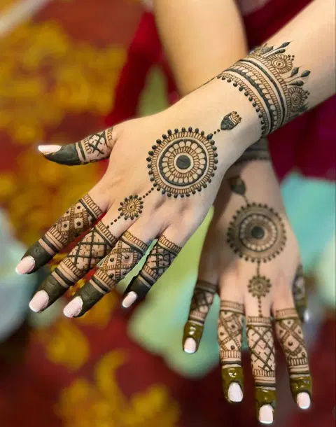 royal simple circle back hand mehndi design