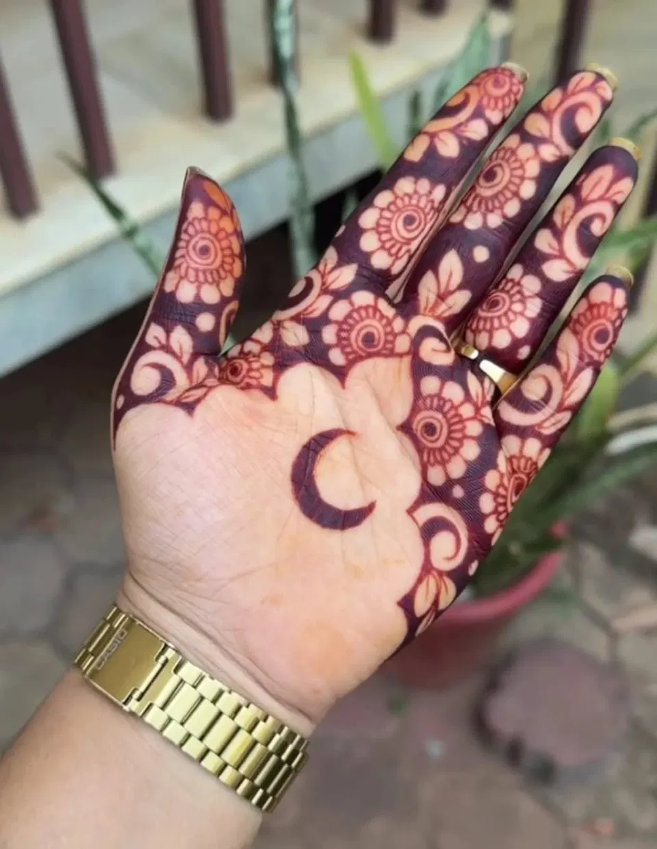 Simple Stylish Finger Mehndi Design with Moon for Teej