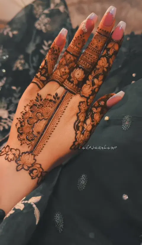 aesthetic bridal circle back hand mehndi design