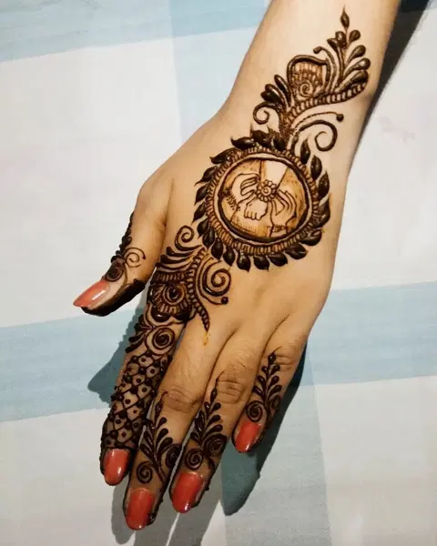 arabic circle back hand mehndi design