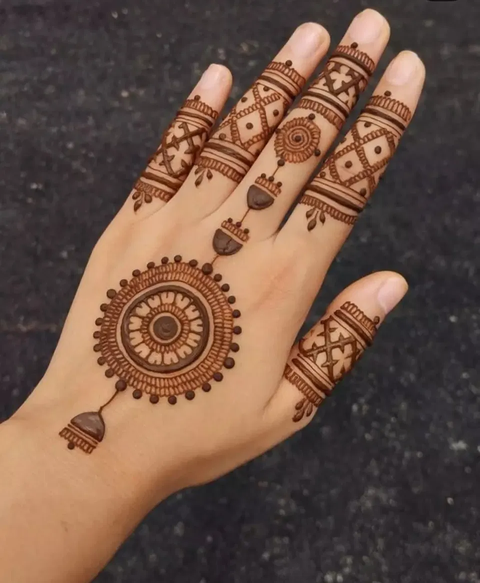 Bridal Simple Back Hand Mehndi Design with Gol Tikki for Karwa Chauth