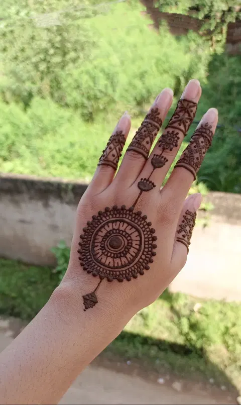 aesthetic simple circle back hand mehndi design