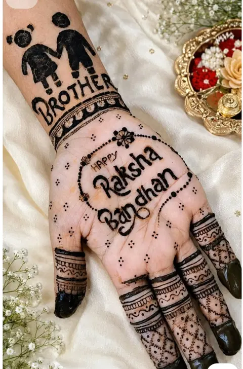 simple stylish figure front hand mehndi design