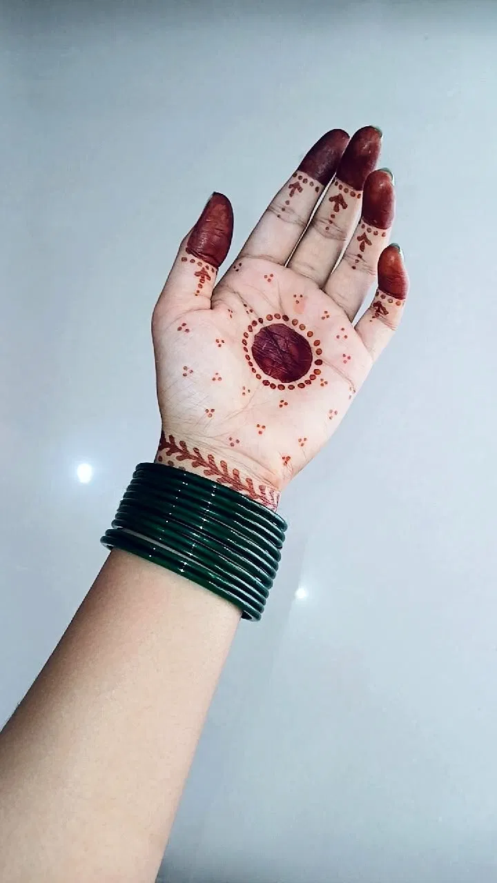 Bridal Indian Finger Mehndi Design with Gol Tikki and Jaal for Sawan