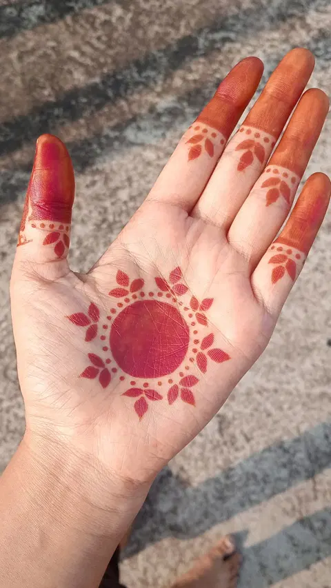aesthetic simple circle finger mehndi design