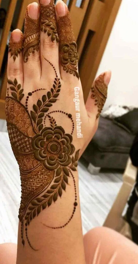 Aesthetic Arabic Back Hand Mehndi Design (14)