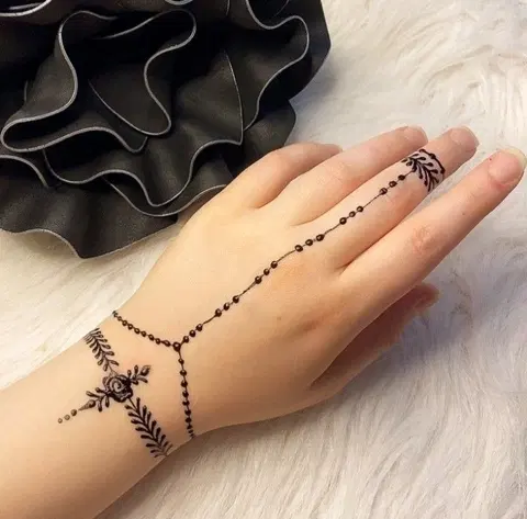 minimal simple jaal back hand mehndi design