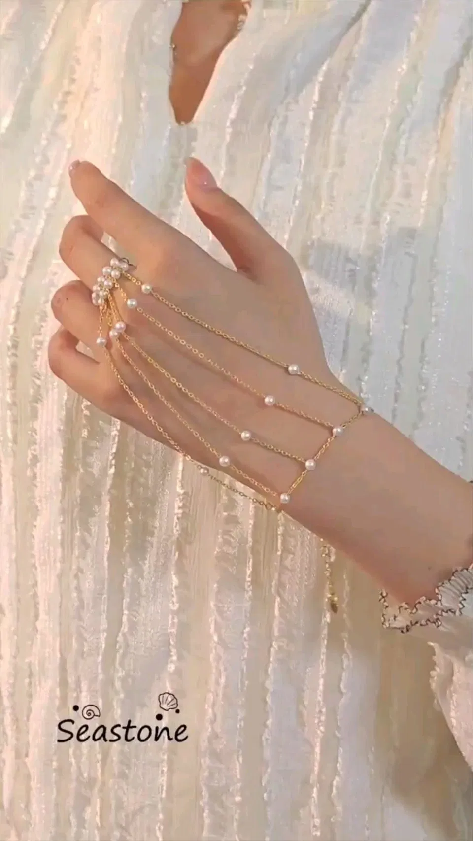 Aesthetic Simple Back Hand Mehndi Design with Jaal (3)
