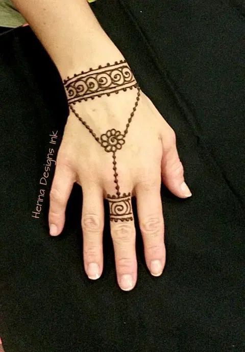 minimal simple circle arm mehndi design
