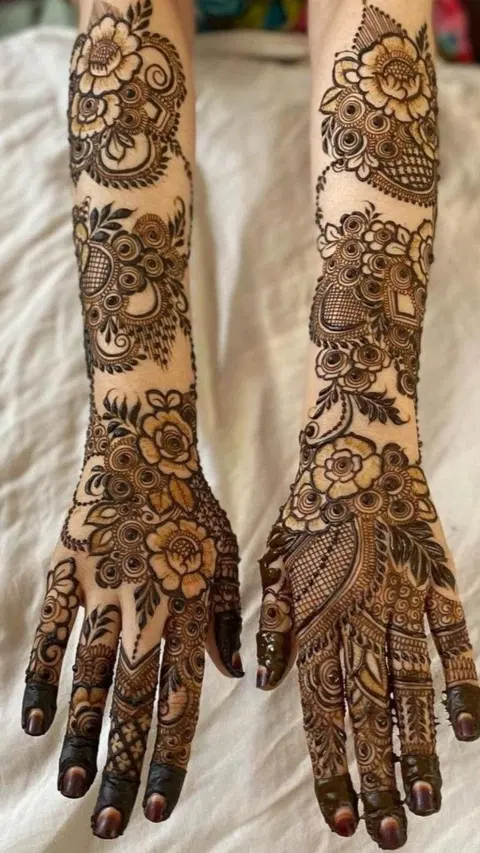 aesthetic arabic figure arm mehndi design
