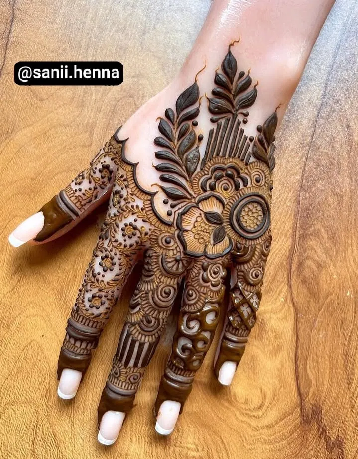 Heavy Dubai Stylish Front Hand Mehndi Design