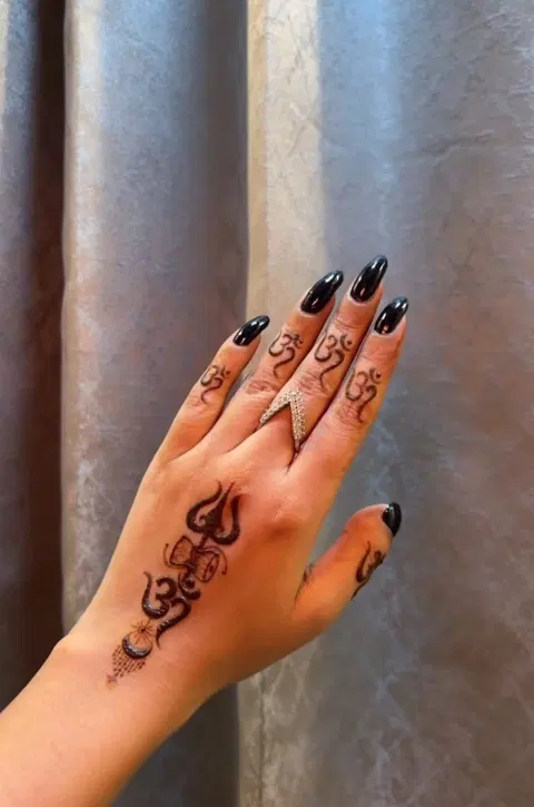 indian minimal circle back hand mehndi design