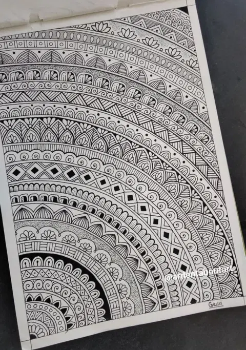 circle full hand mehndi design