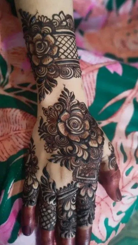 Heavy Aesthetic Dubai Back Hand Mehndi Design with Flowers and Lotus