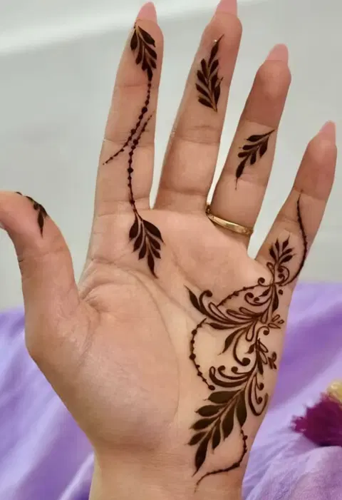 arabic minimal circle finger mehndi design