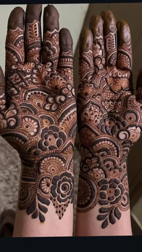 aesthetic arabic front hand mehndi design