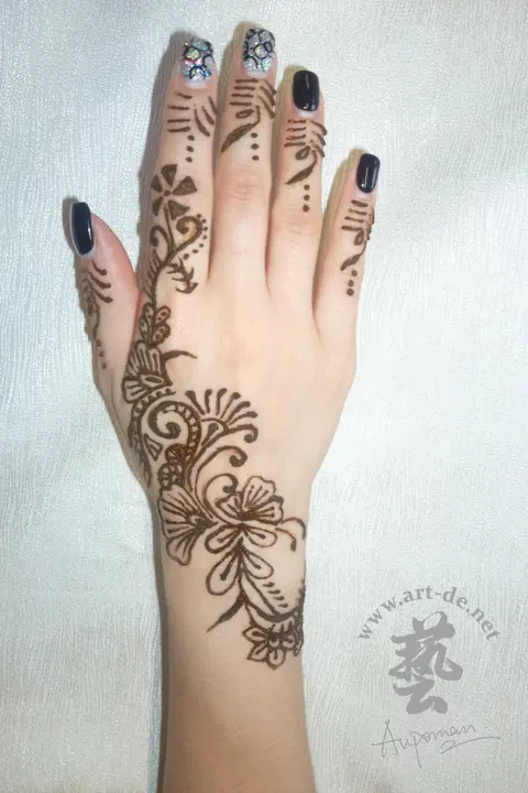 arabic simple back hand mehndi design