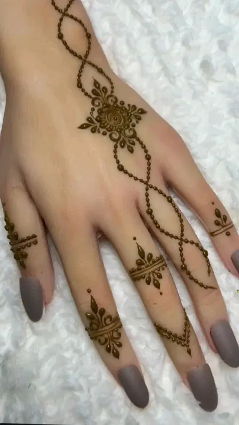 aesthetic arabic bel back hand mehndi design
