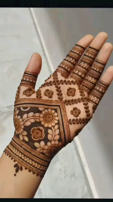 bridal stylish flower finger mehndi design