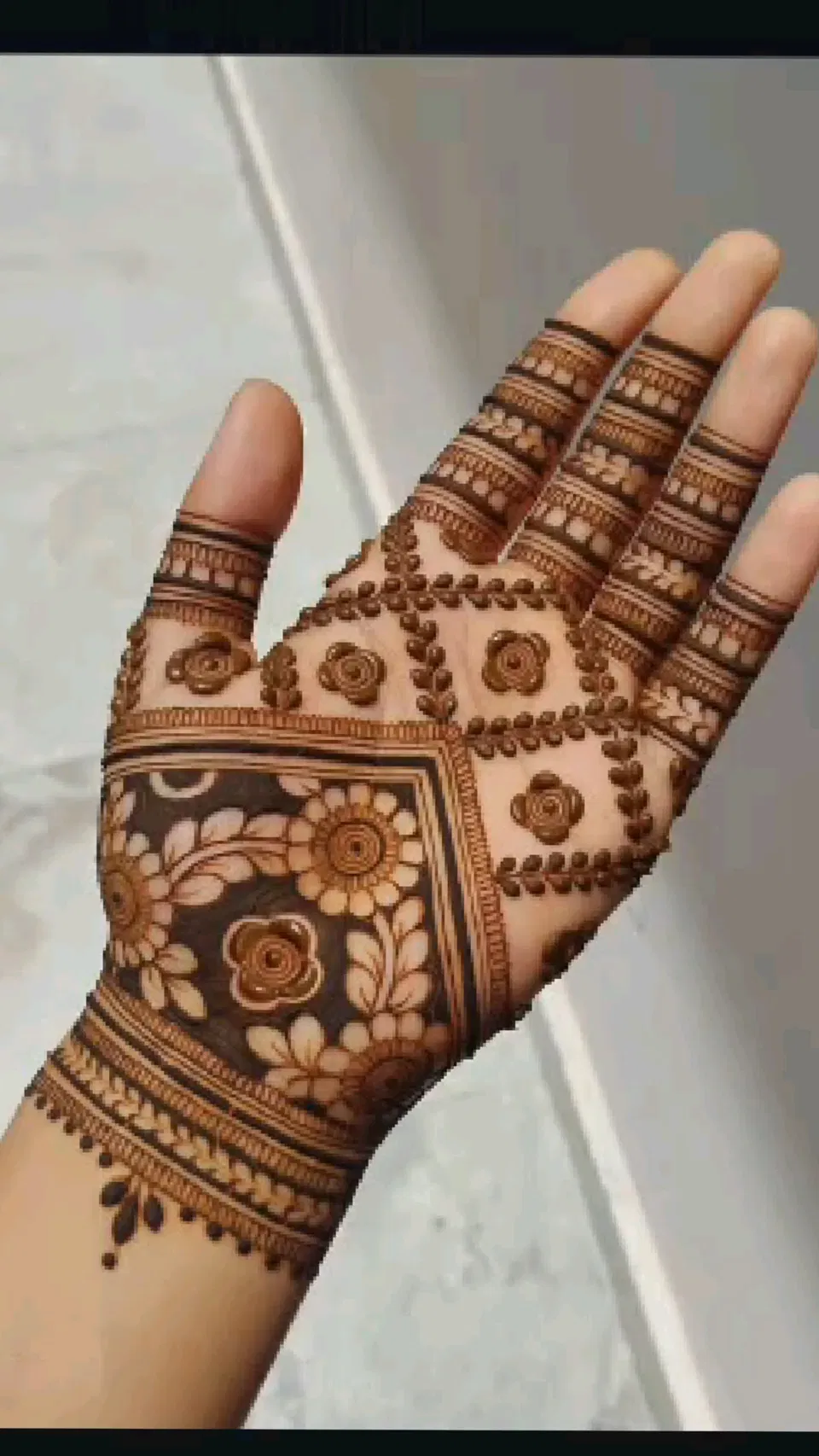Bridal Stylish Finger Mehndi Design with Flowers (2)