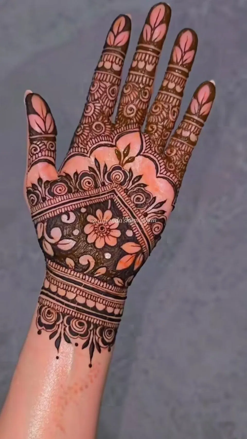 Bridal Front Hand Mehndi Design with Gol Tikki and Flowers (4)