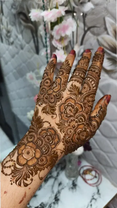 aesthetic arabic flower back hand mehndi design