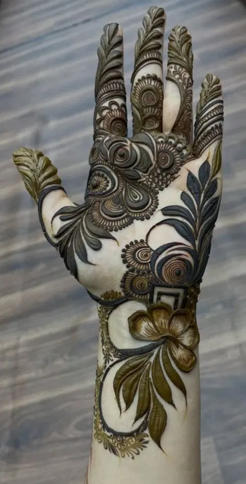 arabic bridal circle back hand mehndi design