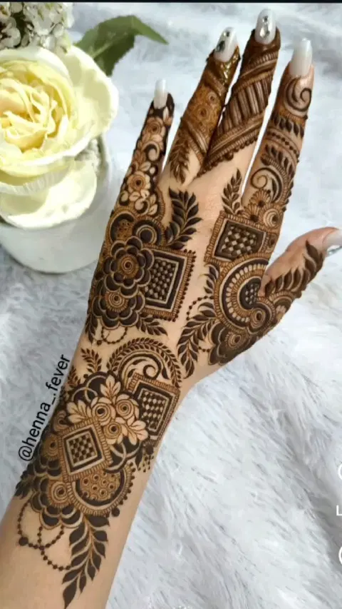 aesthetic bridal circle back hand mehndi design
