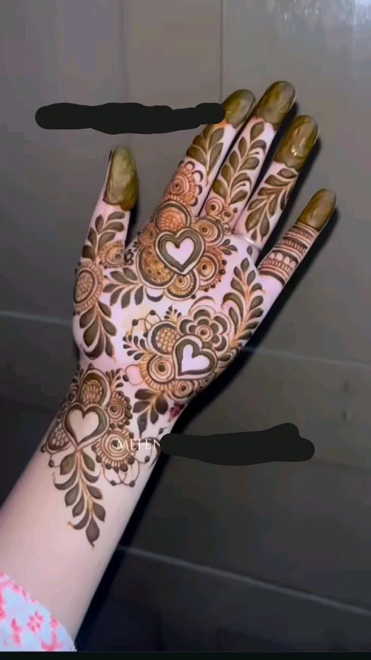 Aesthetic Arabic Front Hand Mehndi Design with Hearts (3)