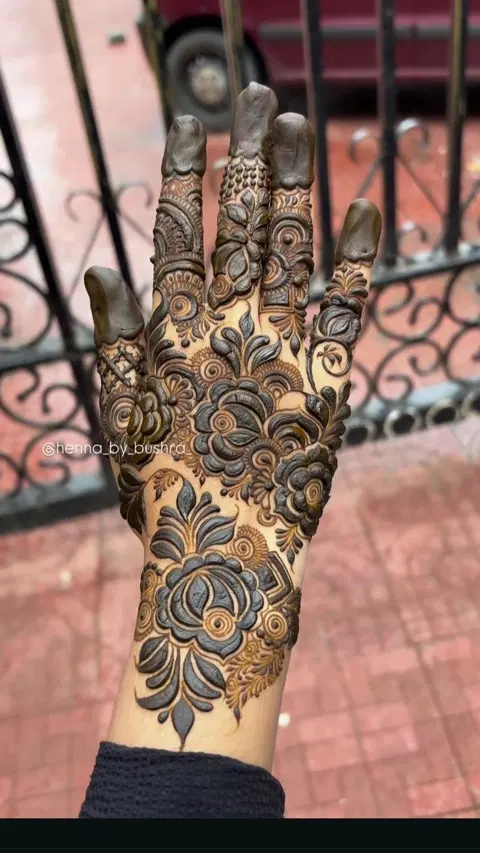 aesthetic arabic flower front hand mehndi design