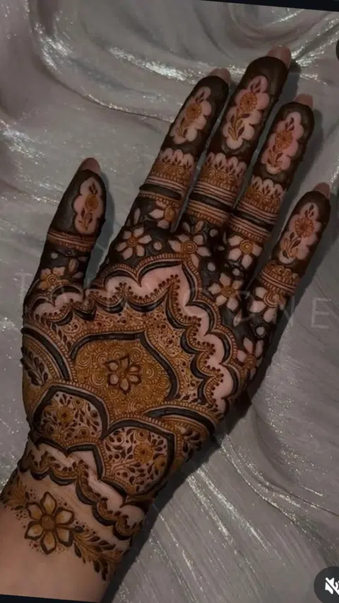 aesthetic bridal finger mehndi design