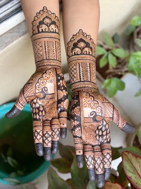 aesthetic bridal front hand mehndi design