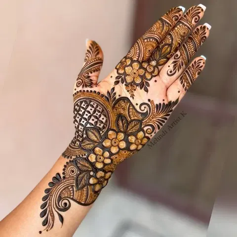 aesthetic bridal front hand mehndi design