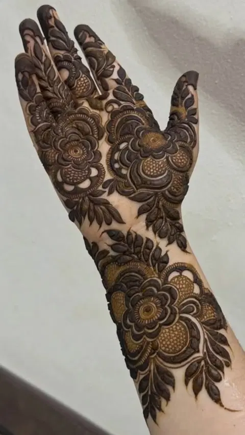 bridal dubai flower back hand mehndi design