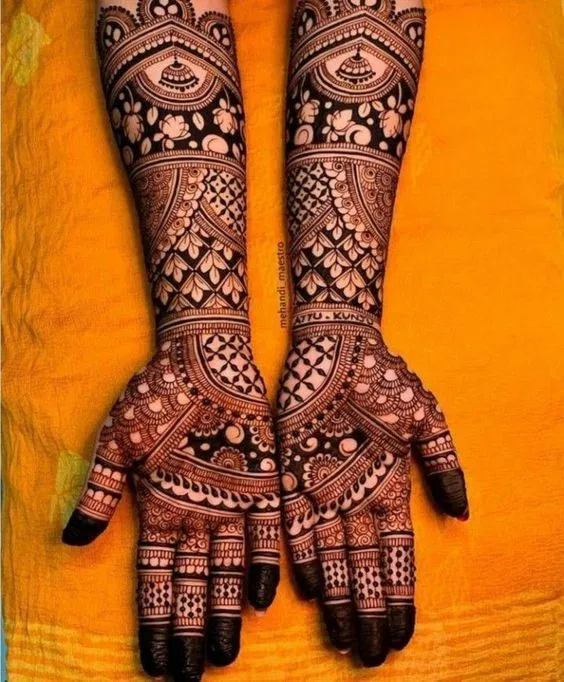 Aesthetic Bridal Front Hand Mehndi Design with Figures (8)