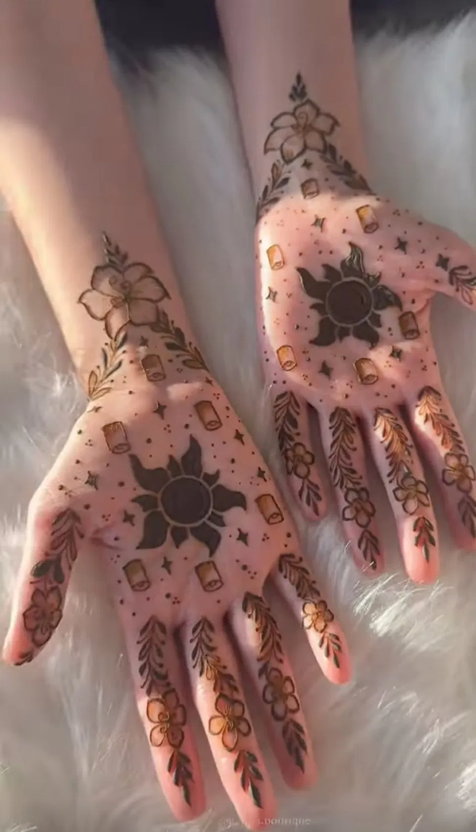 Aesthetic Indian Front Hand Mehndi Design with Jaal