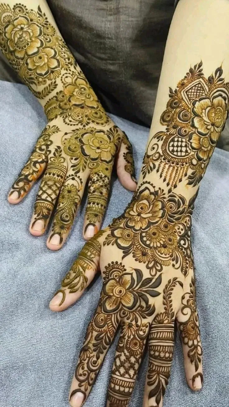Aesthetic Dubai Back Hand Mehndi Design