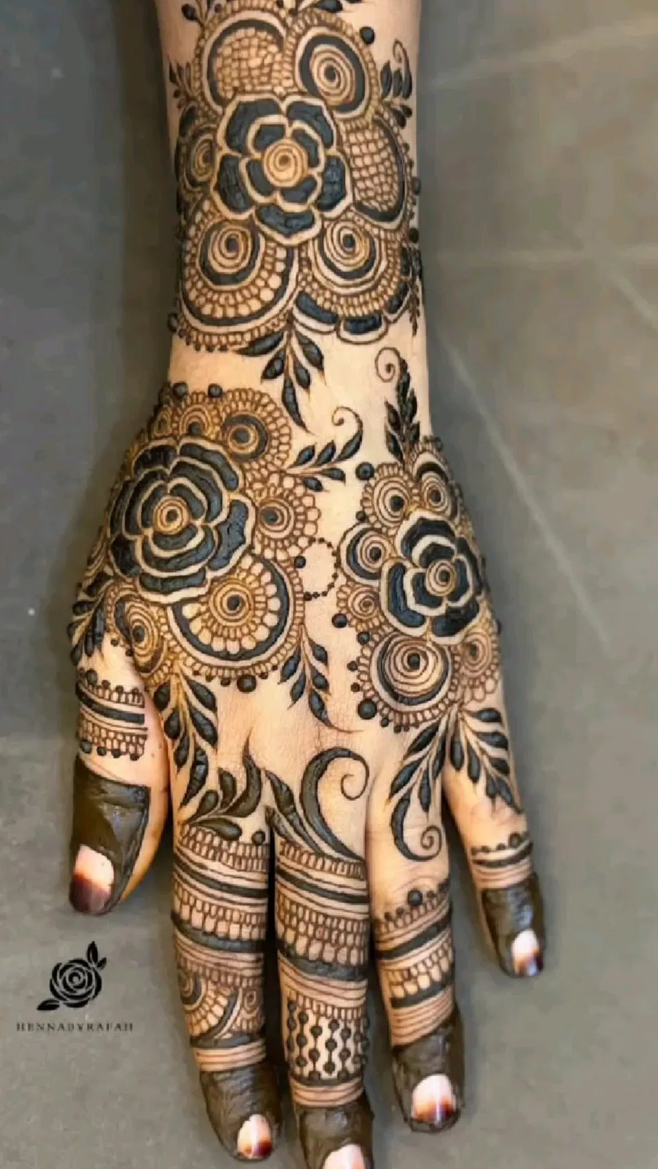 Arabic Bridal Back Hand Mehndi Design with Flowers (2)