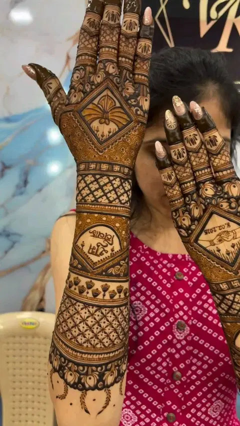 bridal stylish figure front hand mehndi design