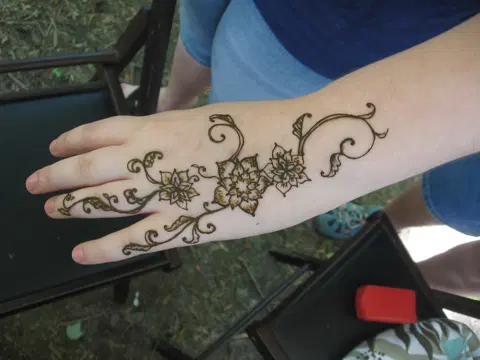 arabic simple lotus back hand mehndi design