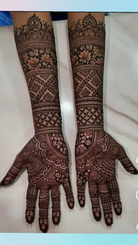 bridal stylish figure front hand mehndi design