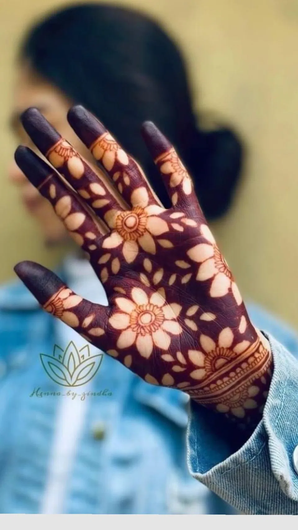 Aesthetic Bridal Back Hand Mehndi Design with Flowers and Lotus (8)