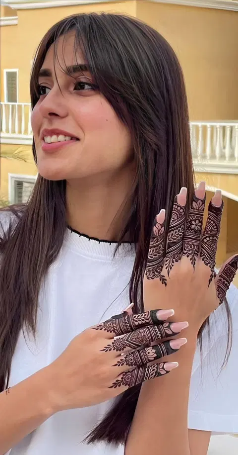 aesthetic royal jaal finger mehndi design